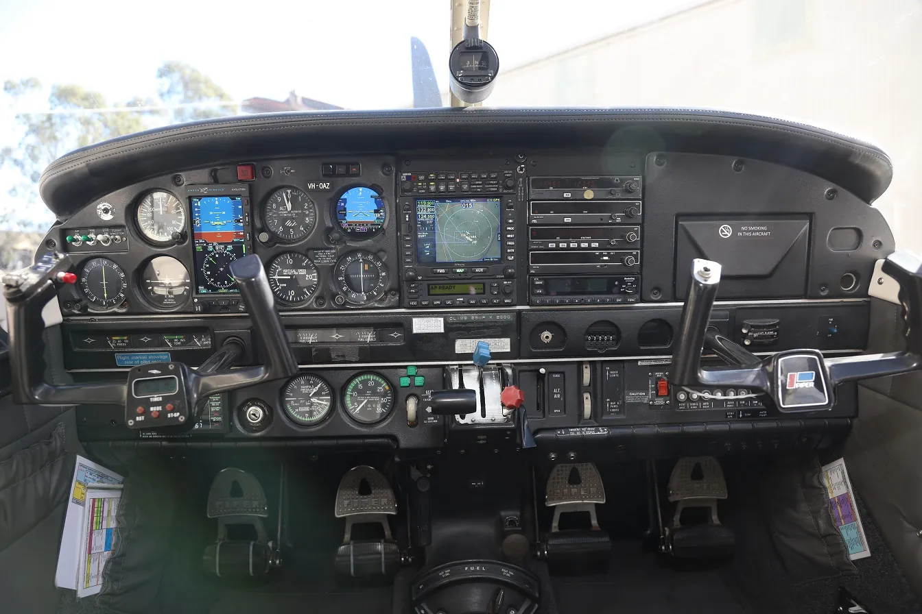 Saratoga cockpit and instrument panel